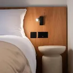 Сasa de vacaciones Elegant Retreat With Private Pool & Parking *