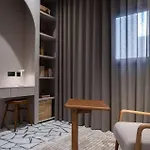 Semesterbostad Elegant Retreat With Private Pool & Parking