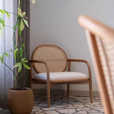 Elegant Retreat With Private Pool & Parking 別荘 *