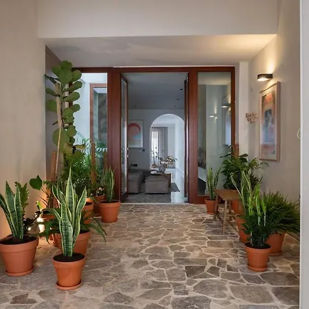 Elegant Retreat With Private Pool & Parking Semesterbostad *