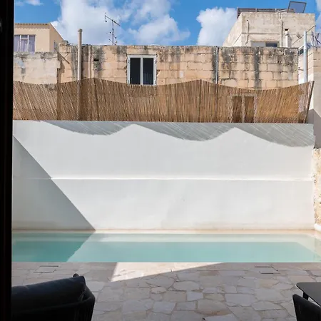 Elegant Retreat With Private Pool & Parking Sliema