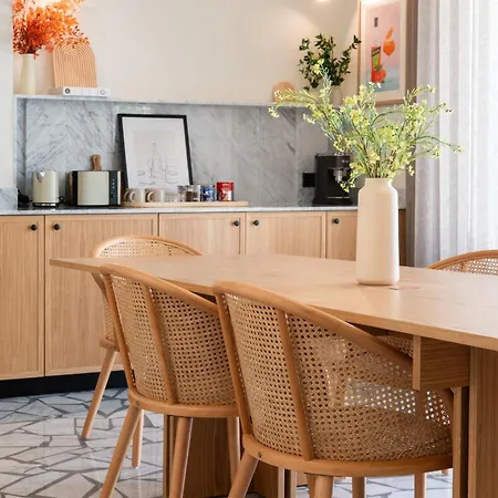 Elegant Retreat With Private Pool & Parking Casa vacanze