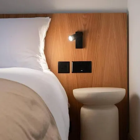 Semesterbostad Elegant Retreat With Private Pool & Parking *