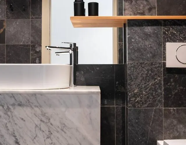 Elegant Retreat With Private Pool & Parking