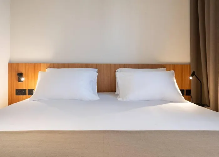 別荘 Elegant Retreat With Private Pool & Parking *