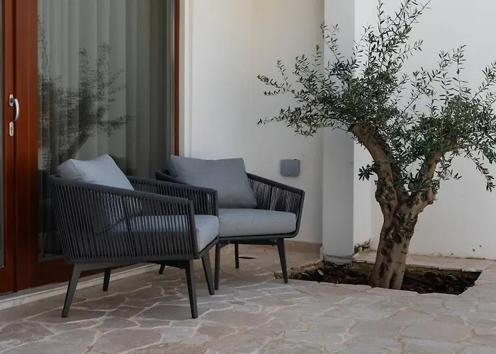 別荘 Elegant Retreat With Private Pool & Parking *