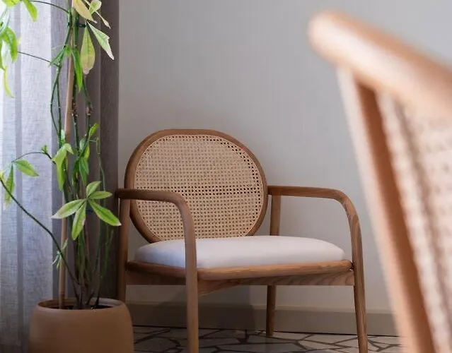 Elegant Retreat With Private Pool & Parking 別荘 *